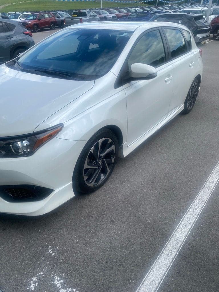 2017 Toyota Corolla iM Base — photo 1 of 5