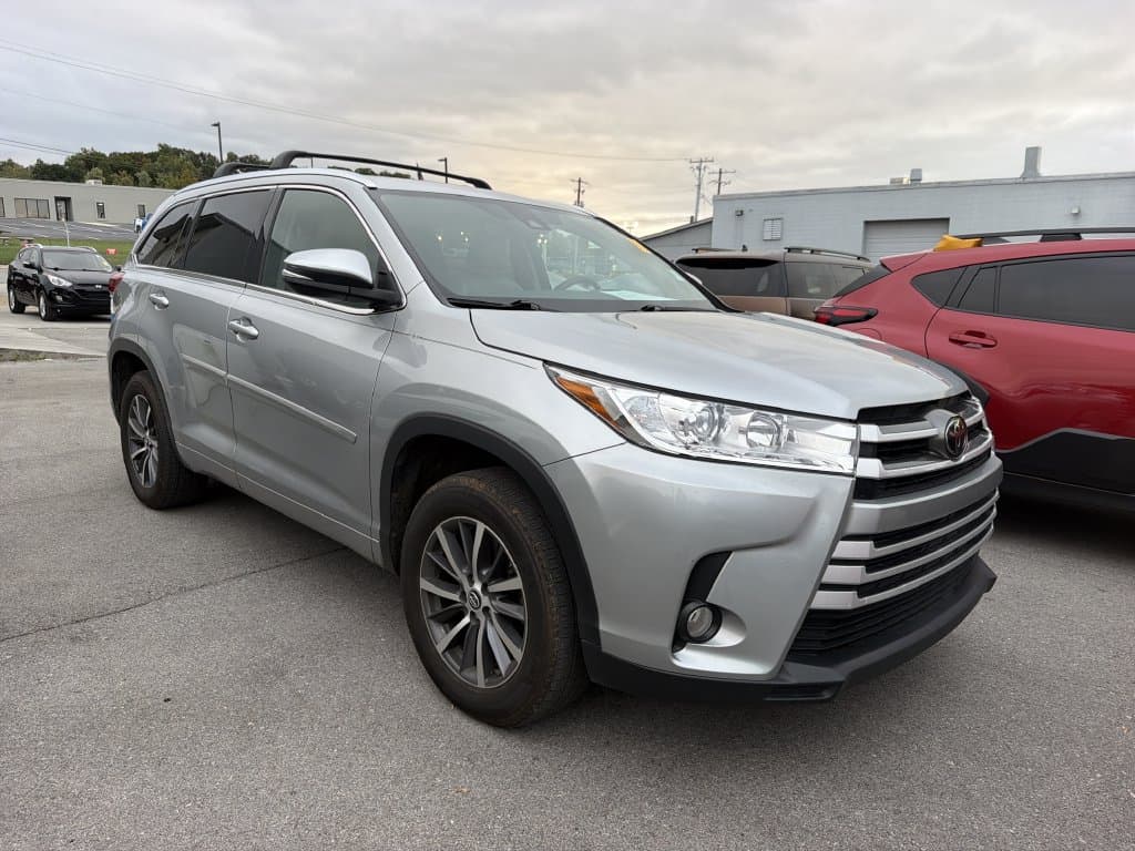 2017 Toyota Highlander XLE — photo 1 of 12