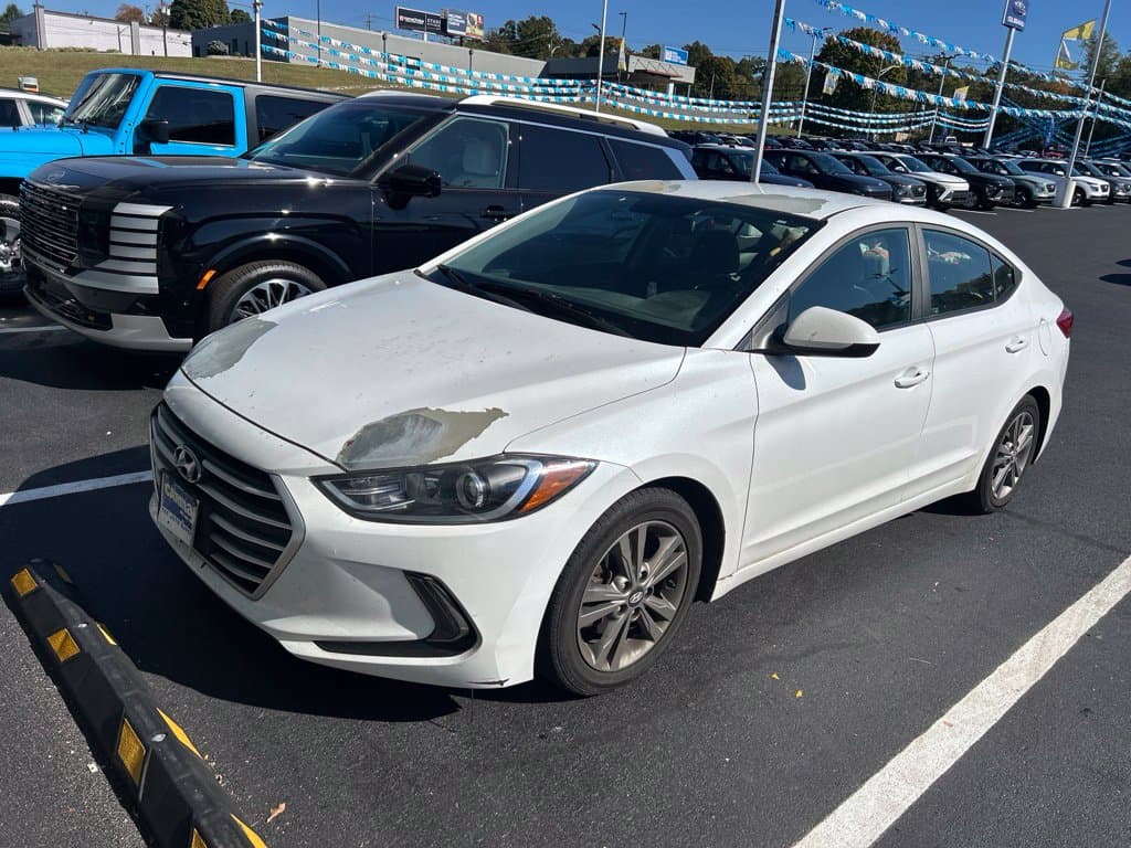 2017 Hyundai Elantra SE — photo 1 of 6