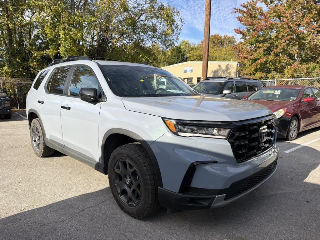 2025 Honda Pilot TrailSport — photo 1 of 13