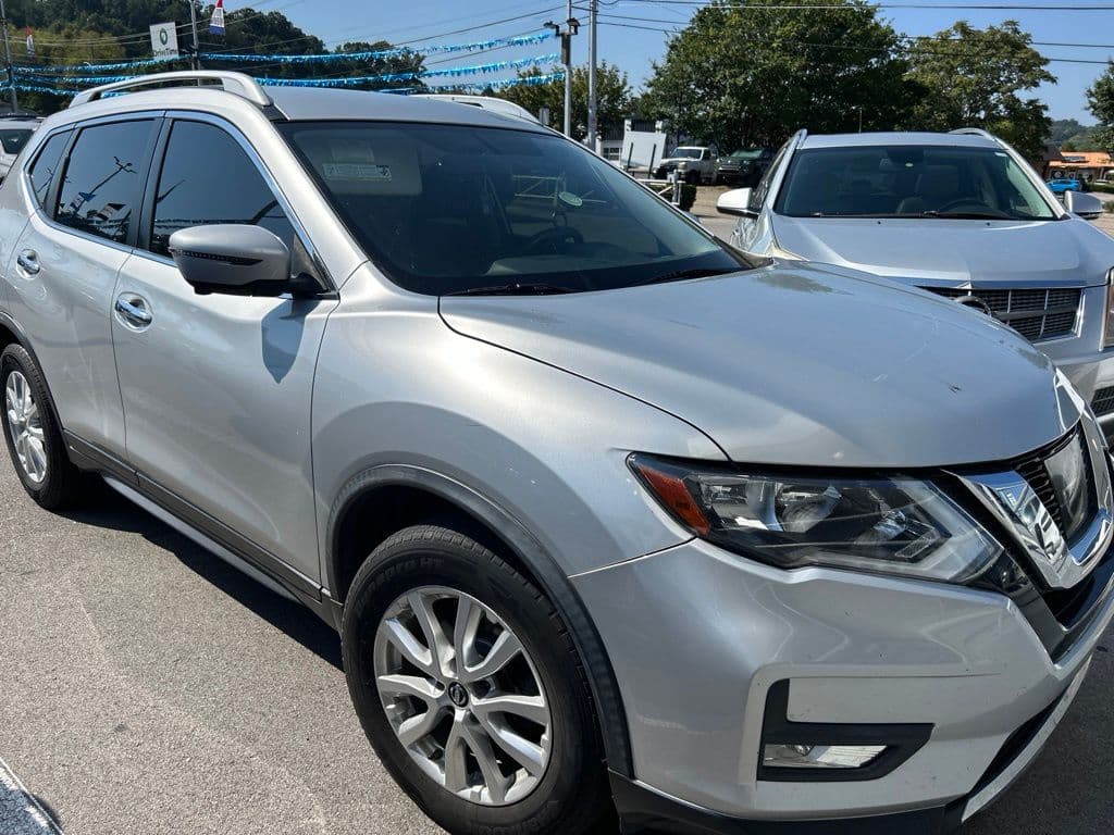 2017 Nissan Rogue SV — photo 1 of 6