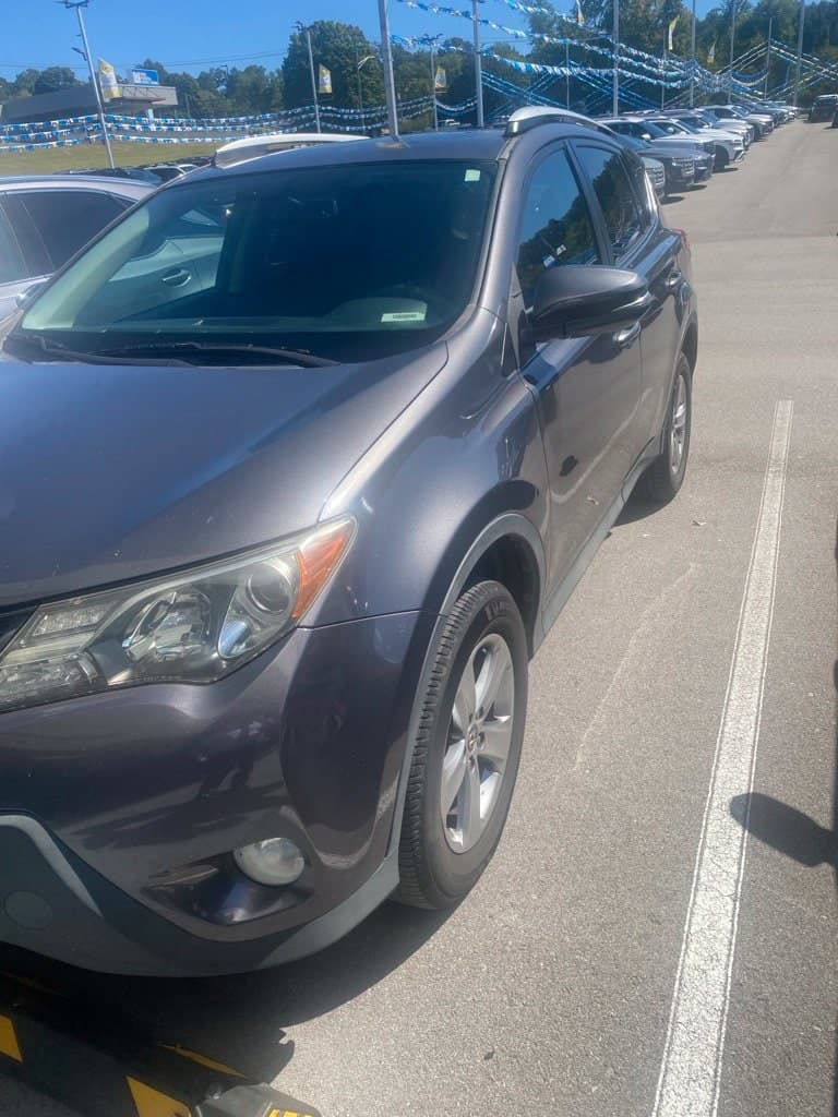 2015 Toyota RAV4 XLE — photo 1 of 5