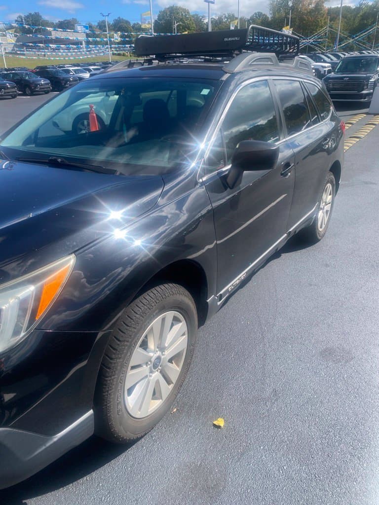 2017 Subaru Outback Base — photo 1 of 5