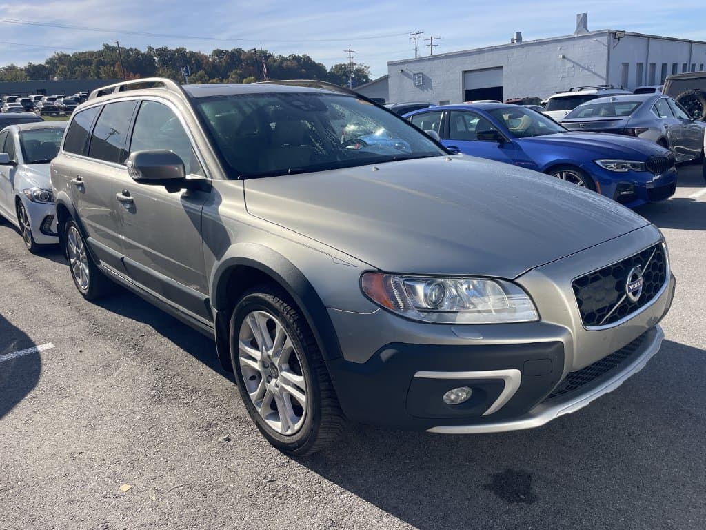 2016 Volvo XC70 T5 — photo 1 of 12