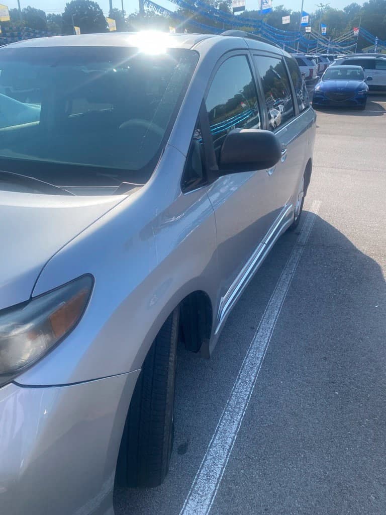 2013 Toyota Sienna SE — photo 1 of 5