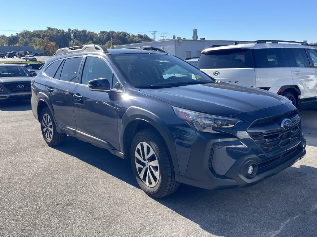 2025 Subaru Outback Premium — photo 1 of 12