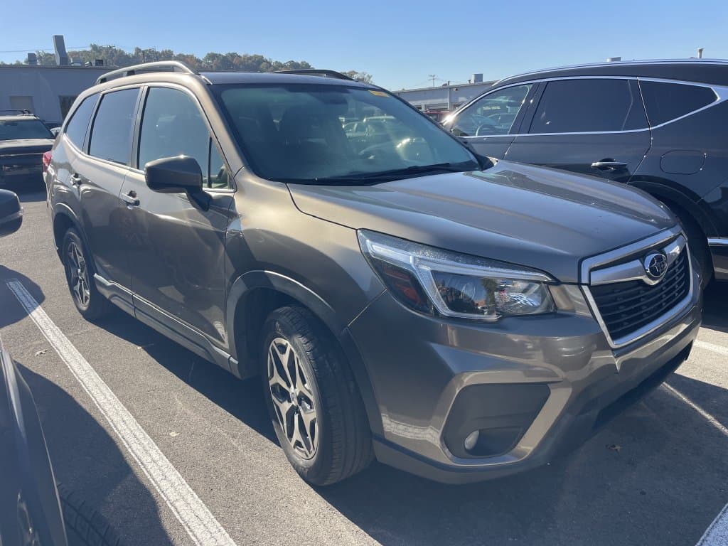 2021 Subaru Forester Premium — photo 1 of 12