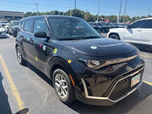 2023 Kia Soul LX — photo 1 of 3