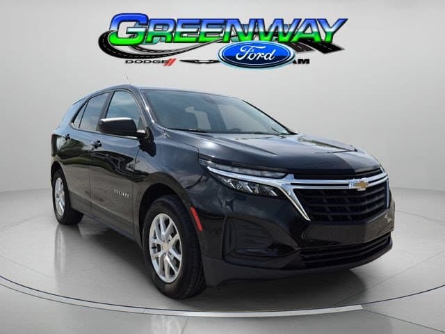 2023 Chevrolet Equinox LS — photo 1 of 46