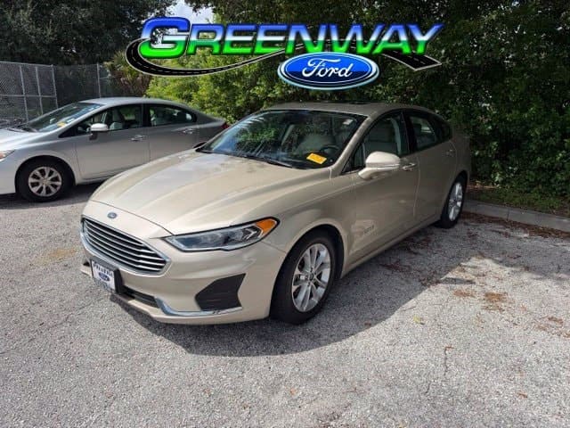 2019 Ford Fusion Hybrid SEL — photo 1 of 26