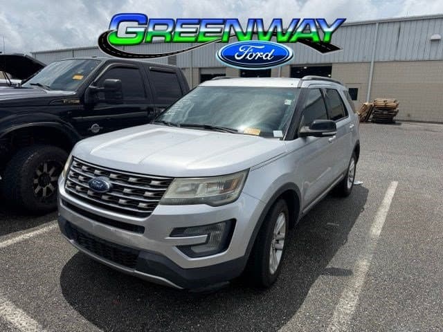 2017 Ford Explorer XLT — photo 1 of 26