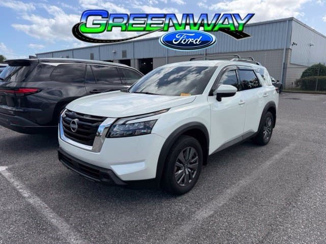 2024 Nissan Pathfinder SV — photo 1 of 23