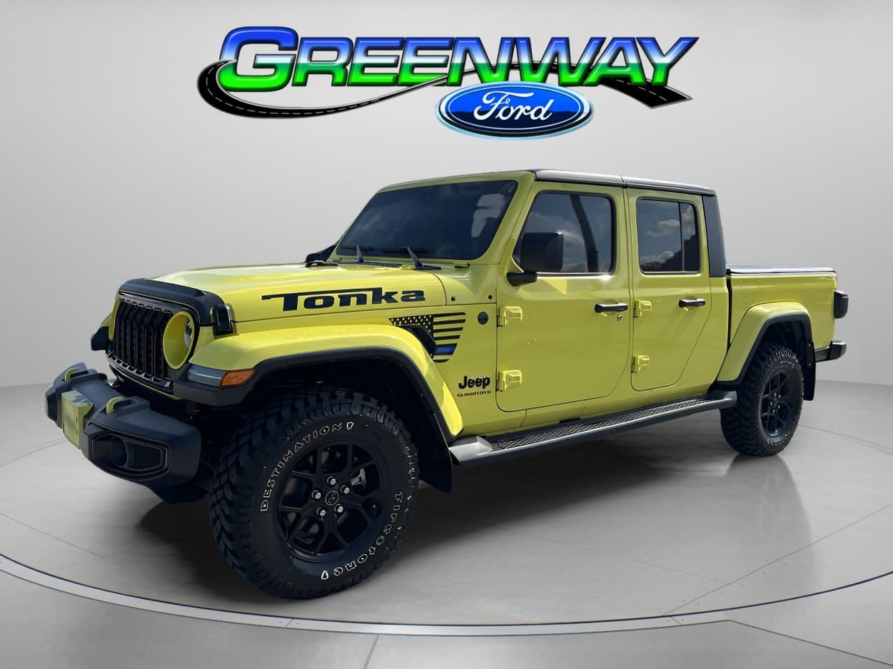 2024 Jeep Gladiator Willys — photo 1 of 51