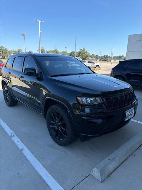 2020 Jeep Grand Cherokee Altitude — photo 1 of 30