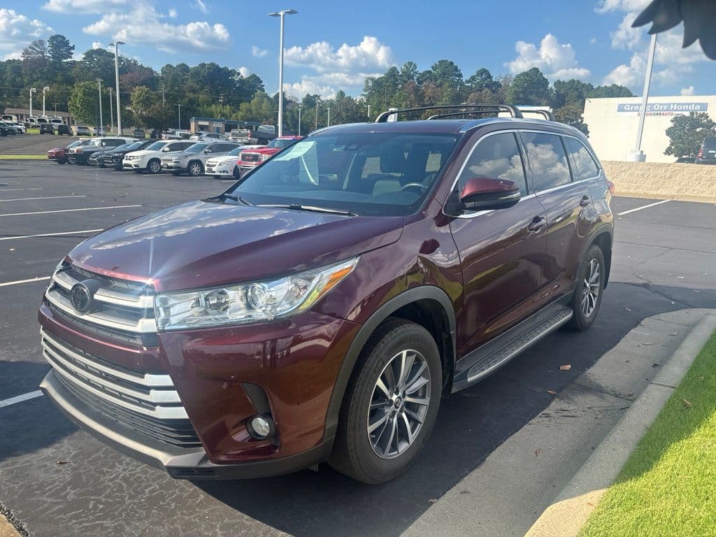 2019 Toyota Highlander XLE — photo 1 of 5