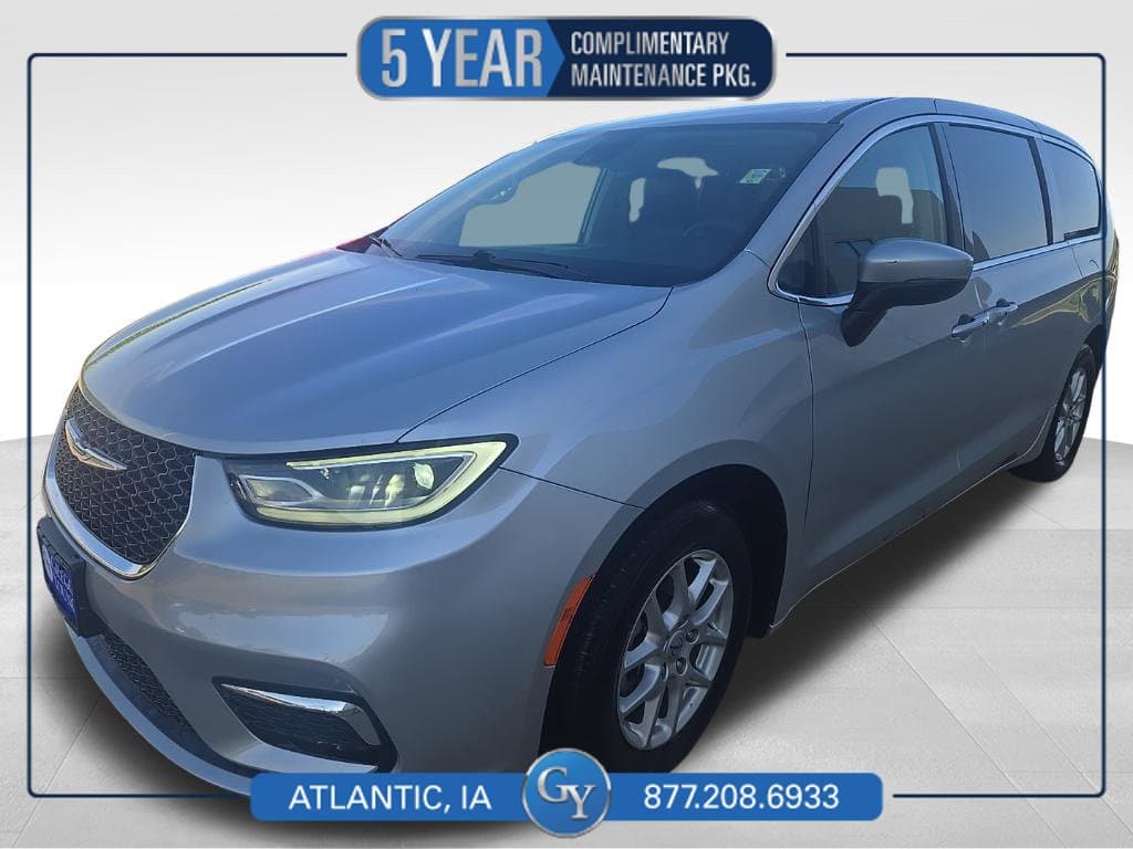 2023 Chrysler Pacifica Touring L — photo 1 of 27