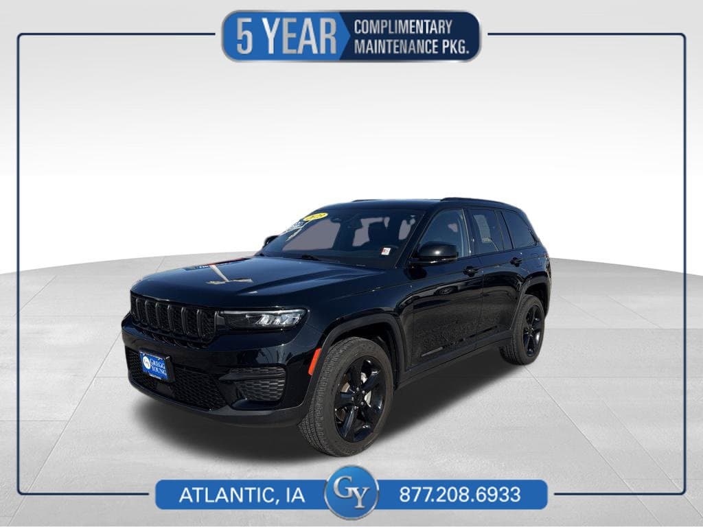 2023 Jeep Grand Cherokee Laredo — photo 1 of 46