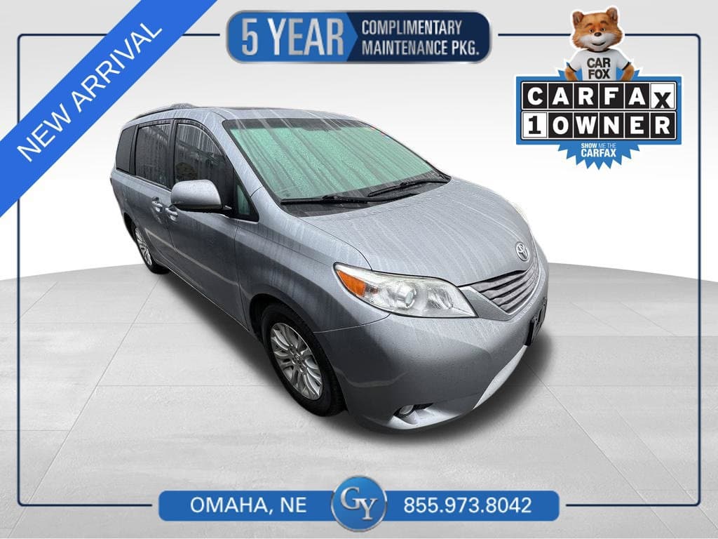 2017 Toyota Sienna XLE Auto Access Seat — photo 1 of 3