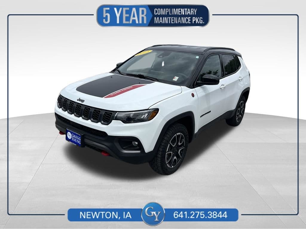 2025 Jeep Compass Trailhawk — photo 1 of 45