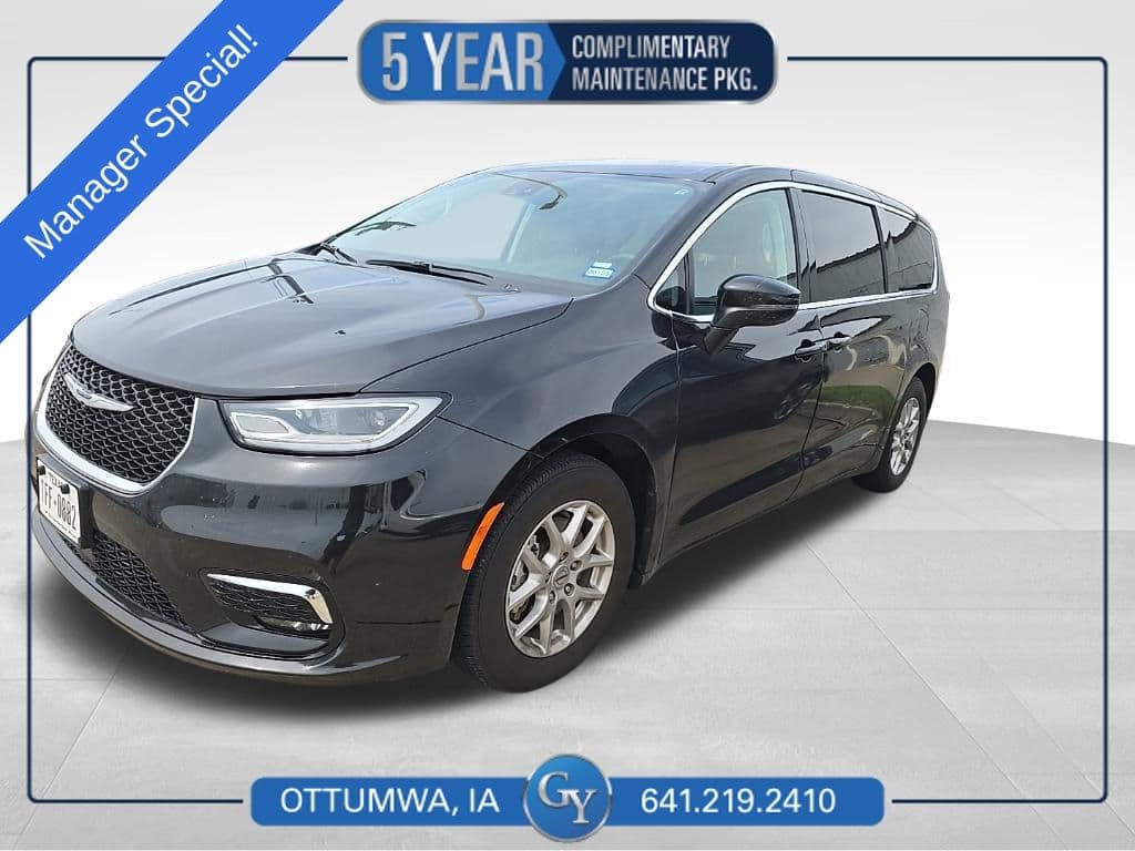 2023 Chrysler Pacifica Touring L — photo 1 of 116