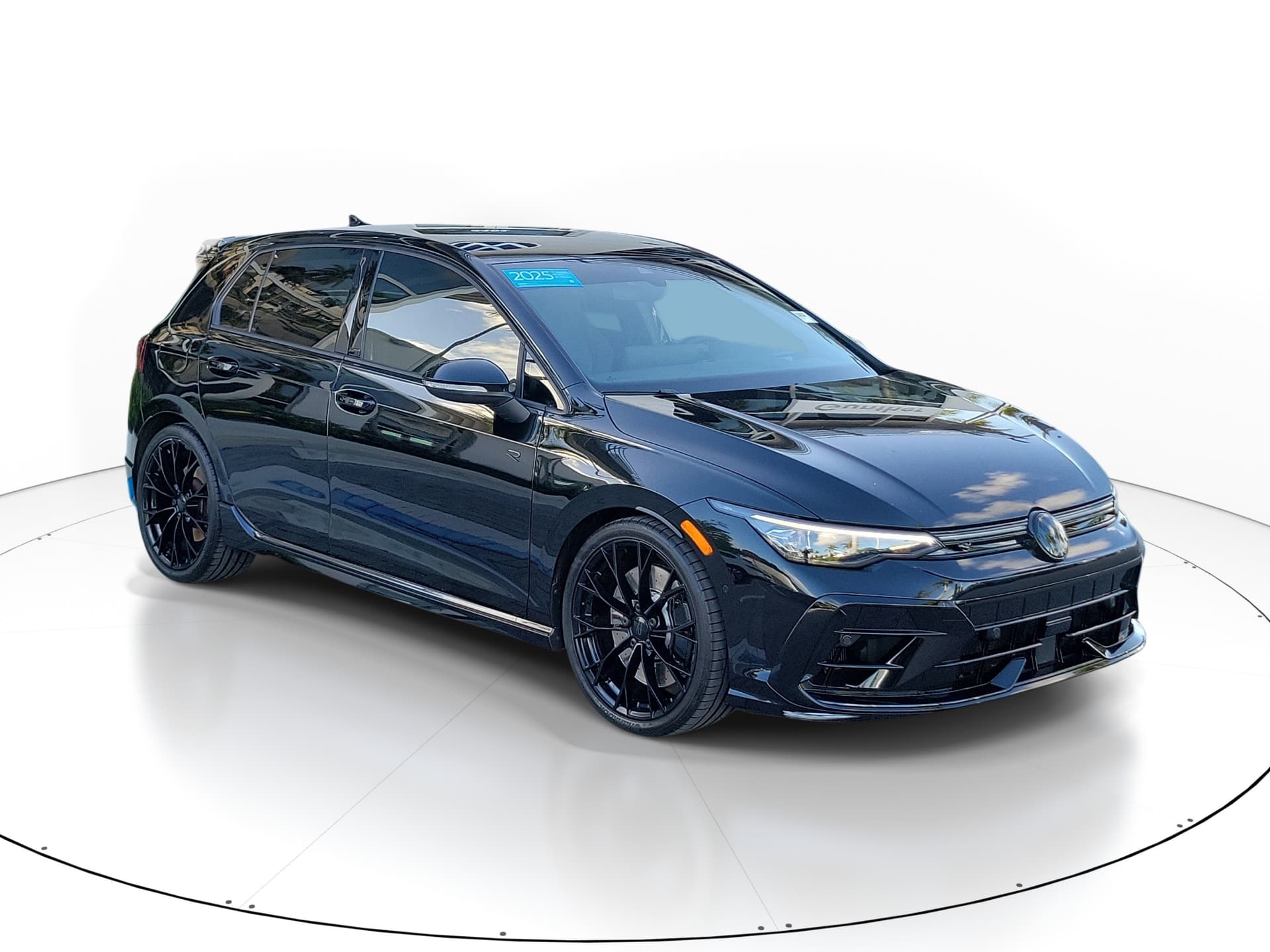 2025 Volkswagen Golf R Base — photo 1 of 30