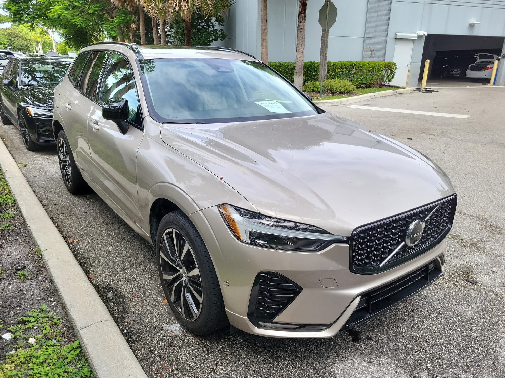 2024 Volvo XC60 Base — photo 1 of 4