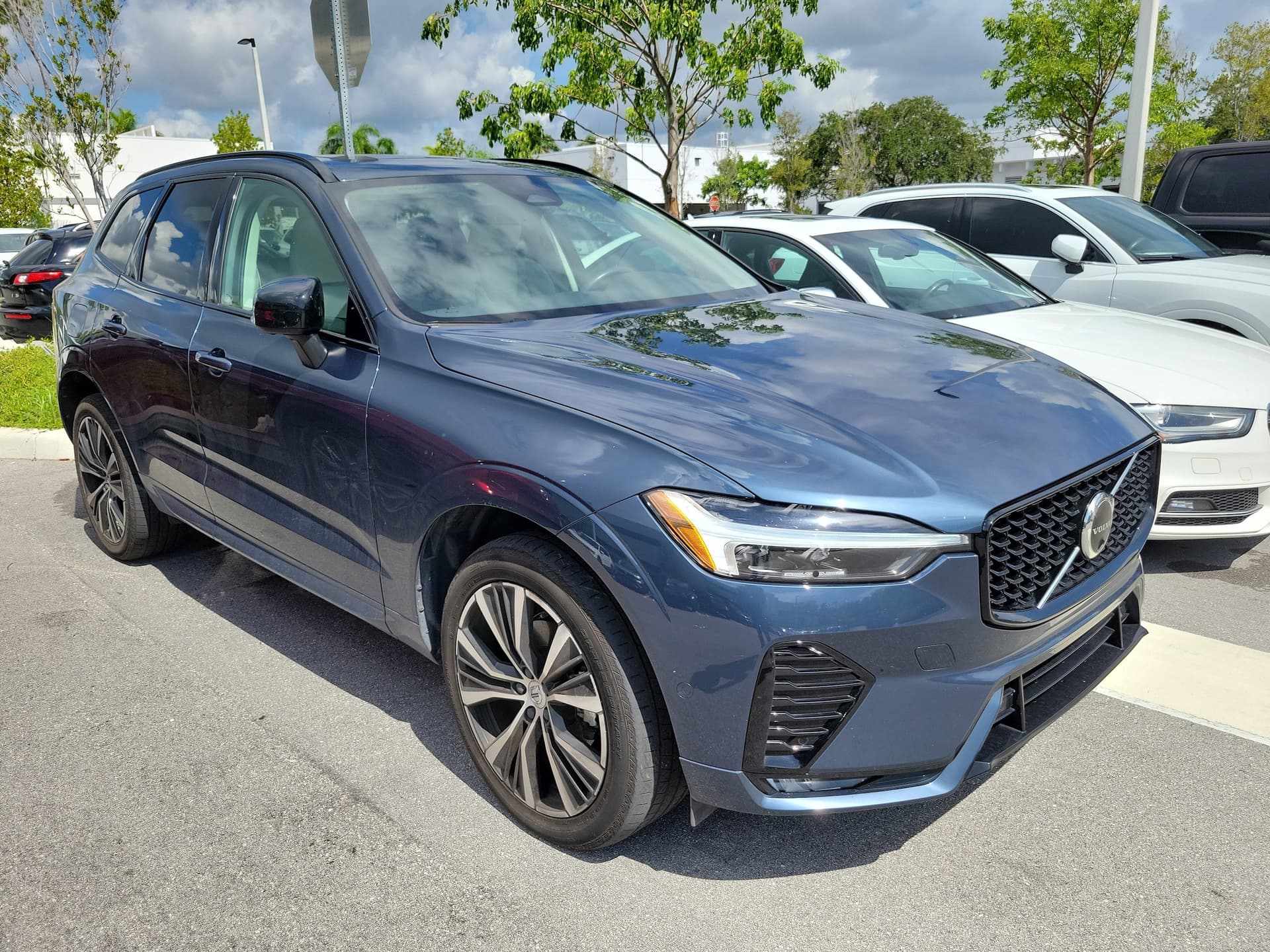 2024 Volvo XC60 Base — photo 1 of 4