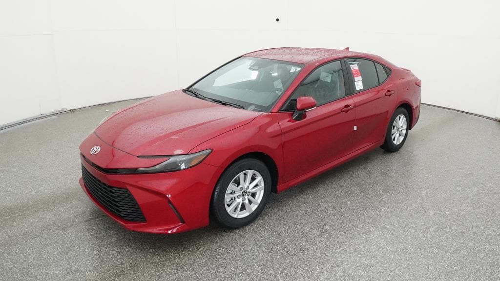 2025 Toyota Camry LE — photo 1 of 33