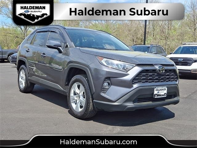 Foto de 2021 Toyota RAV4 XLE