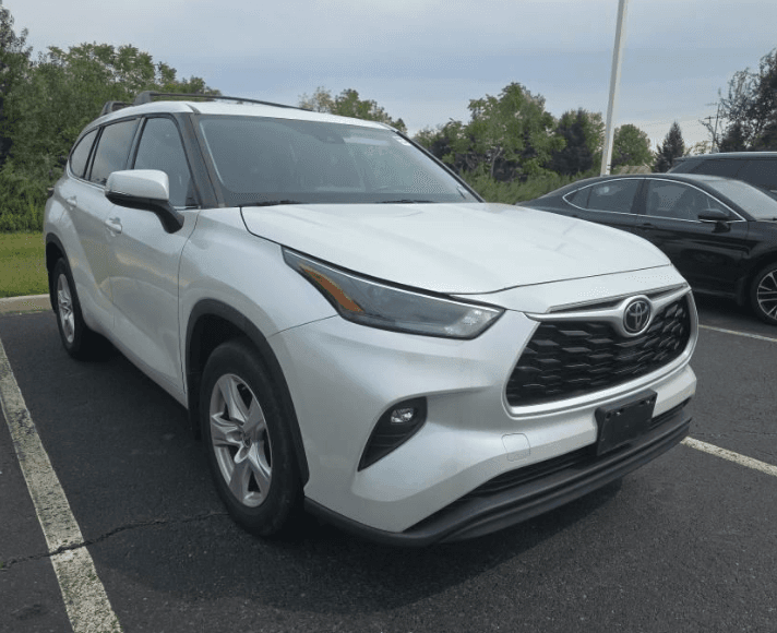 2022 Toyota Highlander LE — photo 1 of 5