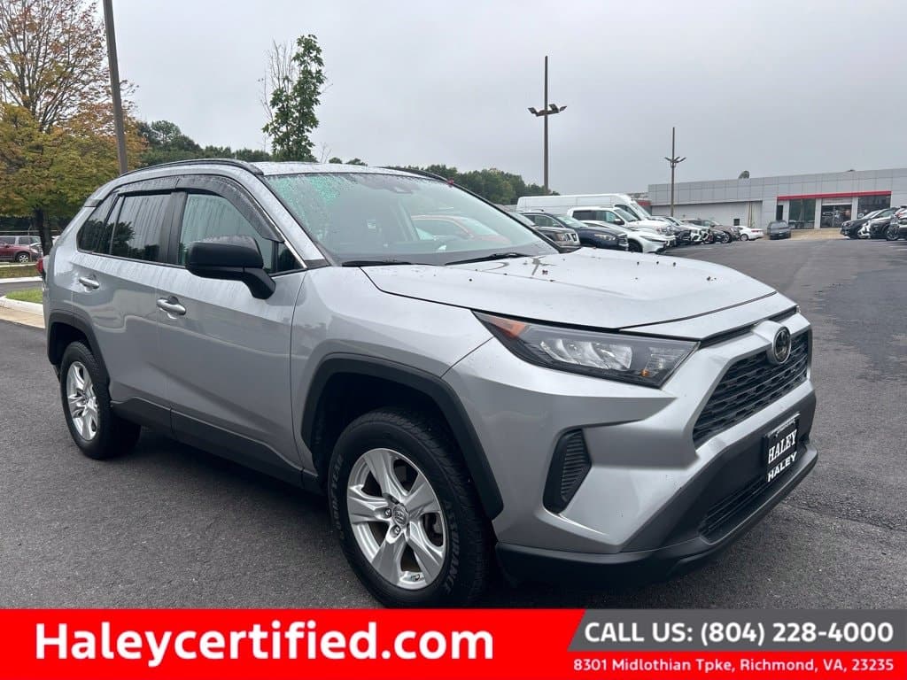 2021 Toyota RAV4 LE — photo 1 of 15