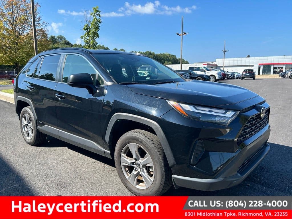 2025 Toyota RAV4 Hybrid LE — photo 1 of 15