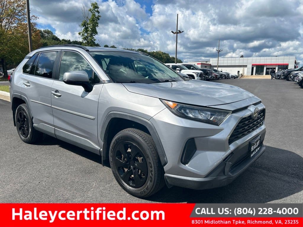 2019 Toyota RAV4 LE — photo 1 of 15
