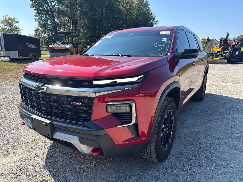 2025 Chevrolet Traverse AWD Z71 — photo 1 of 13
