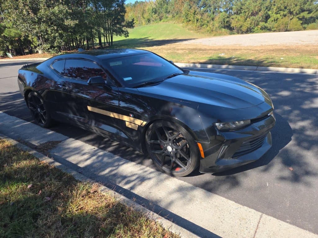2017 Chevrolet Camaro 1LT — photo 1 of 8