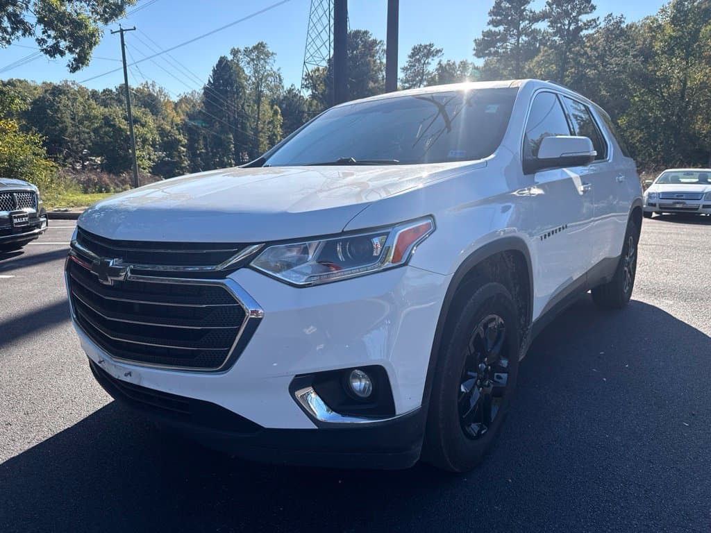 2021 Chevrolet Traverse LT Cloth — photo 1 of 13