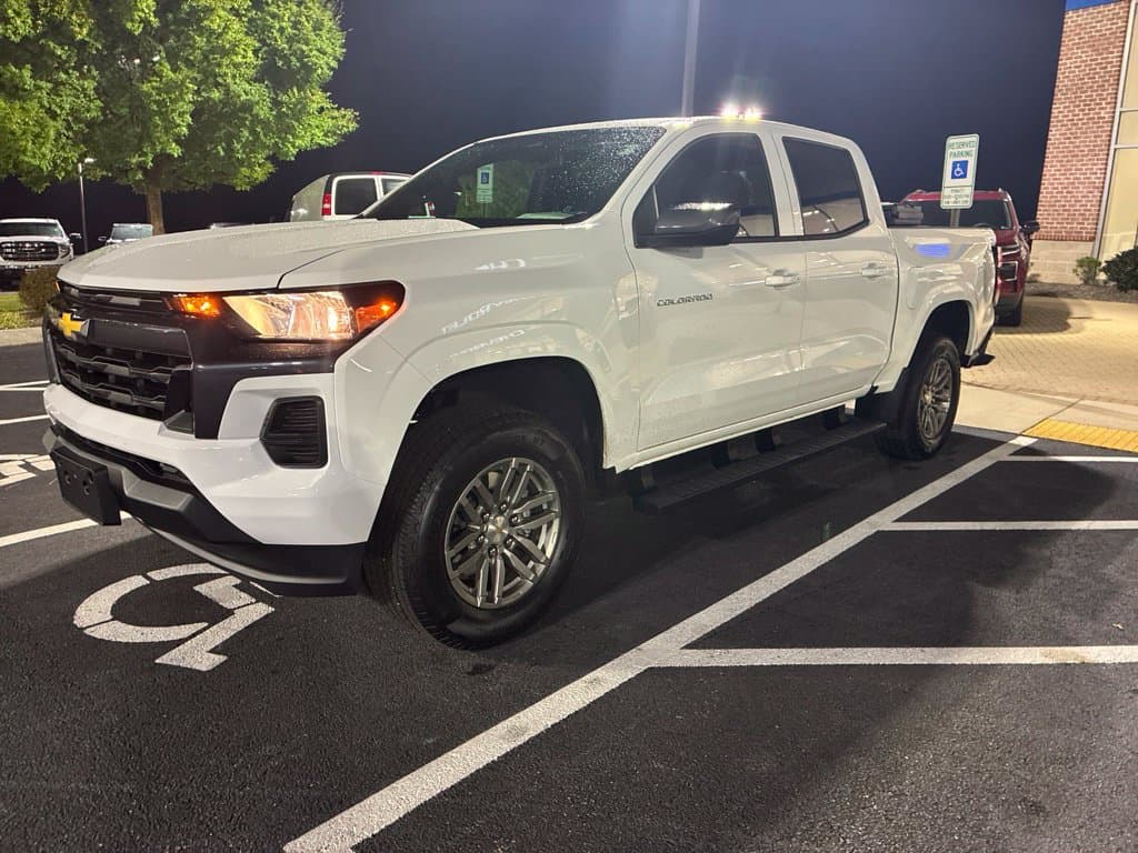 2026 Chevrolet Colorado Base — photo 1 of 14