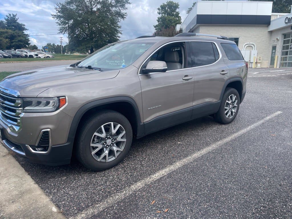2023 GMC Acadia SLT — photo 1 of 12