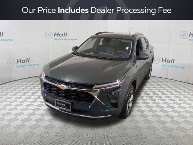 2025 Chevrolet Trax LT — photo 1 of 30