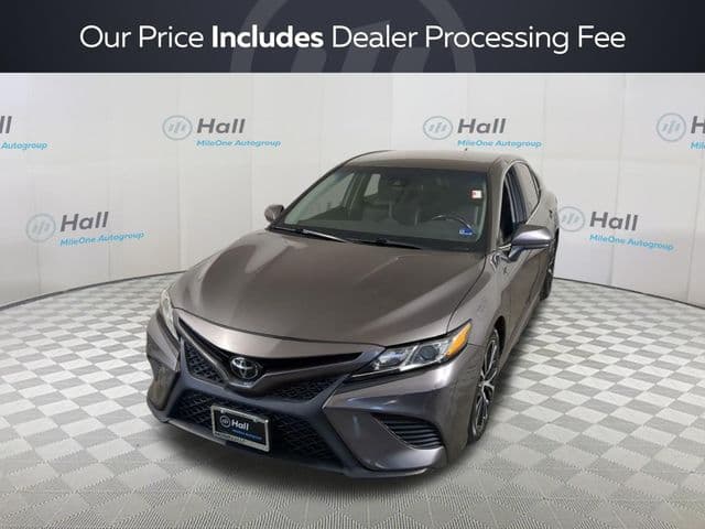 2020 Toyota Camry SE — photo 1 of 30