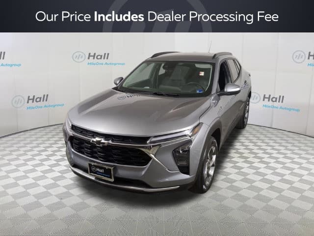 2025 Chevrolet Trax LT — photo 1 of 30