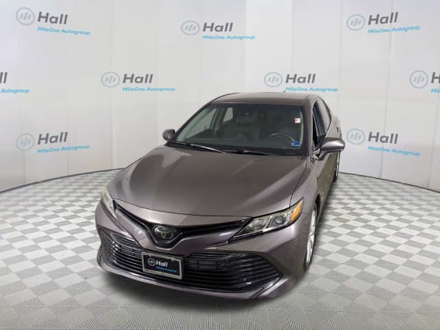 2019 Toyota Camry LE — photo 1 of 30