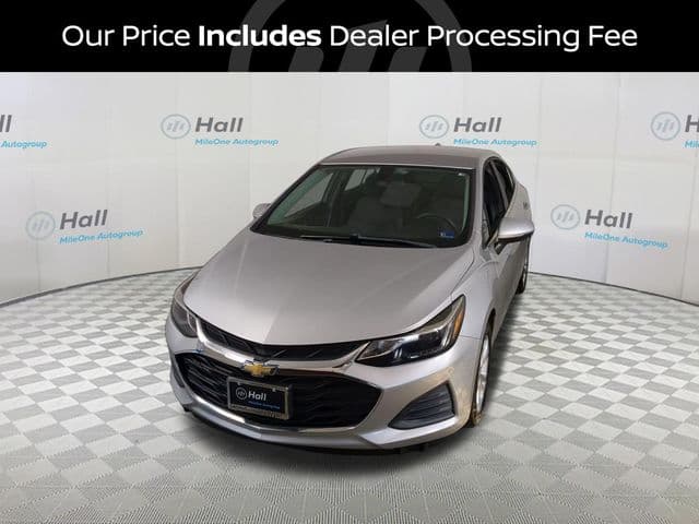 2019 Chevrolet Cruze LT — photo 1 of 30