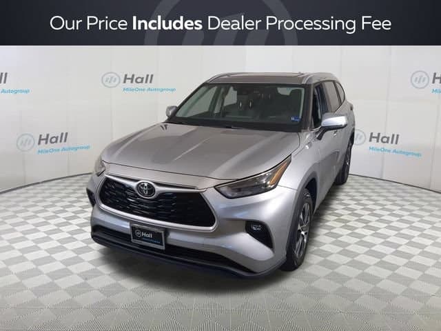 2023 Toyota Highlander XLE — photo 1 of 31