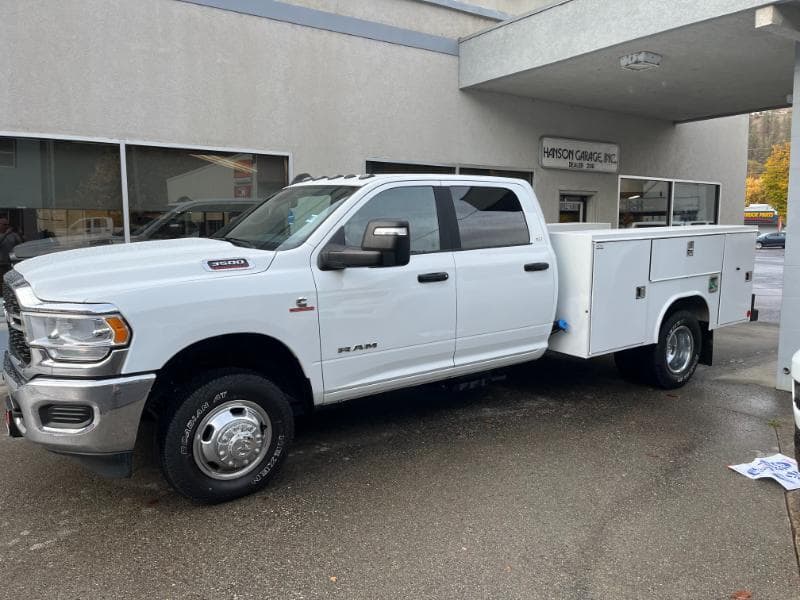 2024 RAM 3500 Chassis Cab SLT — photo 1 of 8