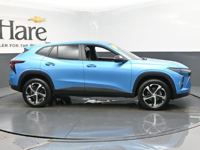 2025 Chevrolet Trax 1RS — photo 1 of 78