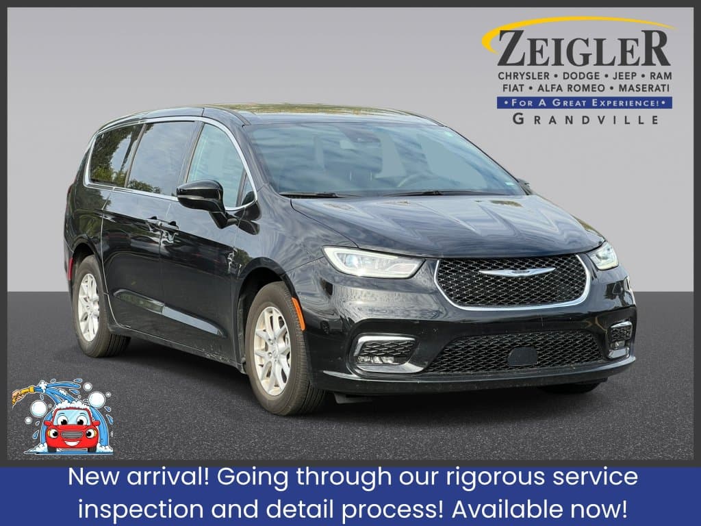 2026 Chrysler Pacifica Select — photo 1 of 15