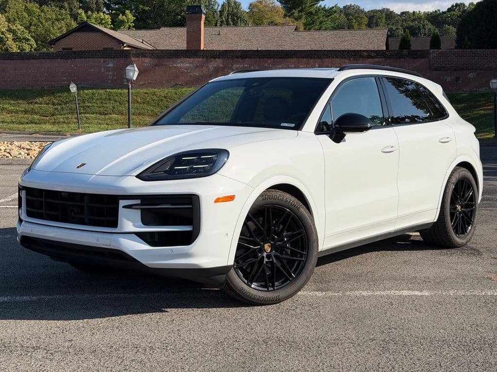 2024 Porsche Cayenne Base — photo 1 of 28