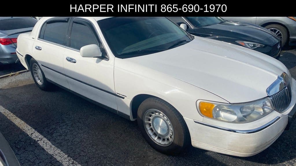 2000 Lincoln Town Car Executive — photo 1 of 3