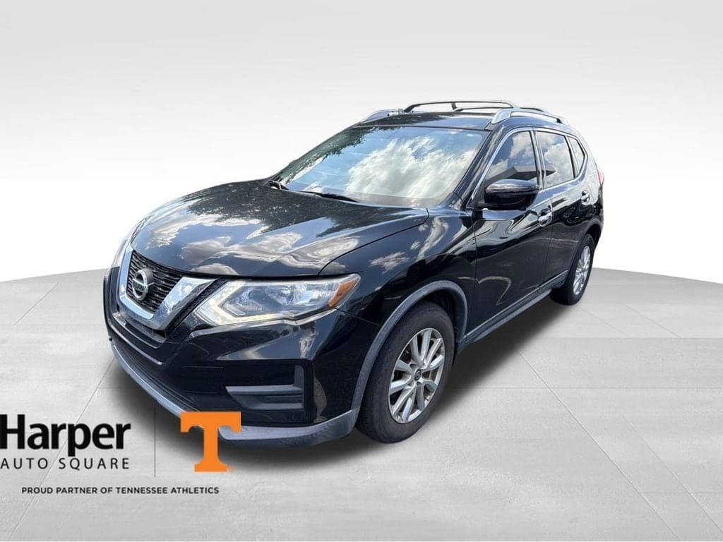 2017 Nissan Rogue SV — photo 1 of 11